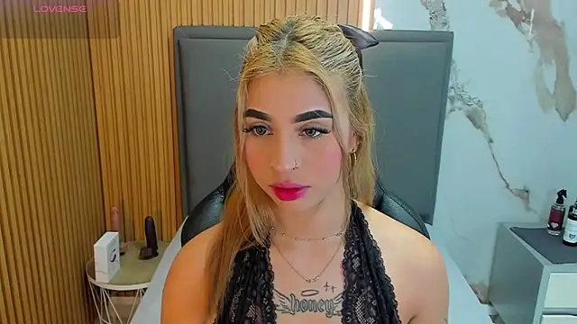 LUCYAMARS1 online show from 03/04/26, 12:24