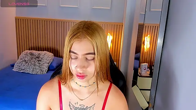 Snapshot of LUCYAMARS1 chatting on 10/22/25, 12:26 LUCYAMARS1 online show from 10/22/25, 12:26