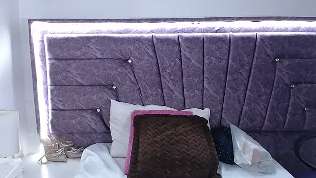 Penelope Fox14 online show from 04/18/26, 01:57