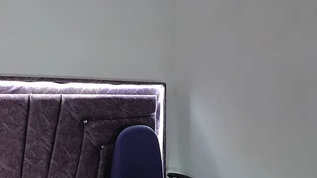 Penelope Fox14 online show from 11/27/25, 01:22