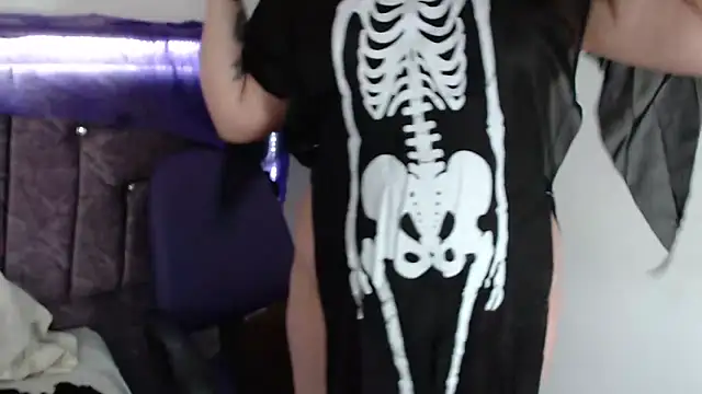 Penelope Fox14 online show from 10/31/25, 01:30