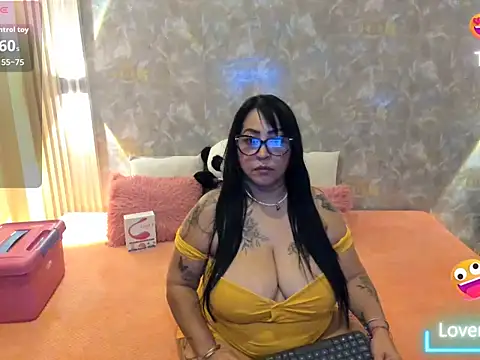 estephany queen online show from 12/19/25, 02:48