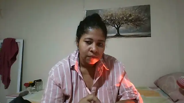 Snapshot of Ivon-09 chatting on 06/01/26, 12:38 Ivon-09 online show from 06/01/26, 12:38