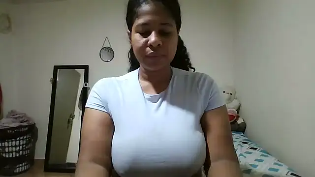Snapshot of Ivon-09 chatting on 04/20/26, 12:19 Ivon-09 online show from 04/20/26, 12:19