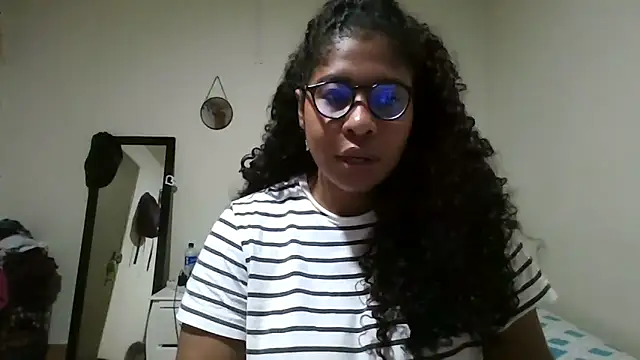 Snapshot of Ivon-09 chatting on 04/24/26, 12:18 Ivon-09 online show from 04/24/26, 12:18