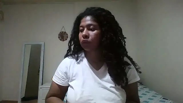 Snapshot of Ivon-09 chatting on 05/05/26, 01:03 Ivon-09 online show from 05/05/26, 01:03
