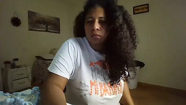 Snapshot of Ivon-09 chatting on 06/25/26, 12:32 Ivon-09 online show from 06/25/26, 12:32