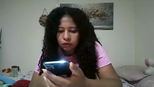 Snapshot of Ivon-09 chatting on 05/24/26, 12:27 Ivon-09 online show from 05/24/26, 12:27