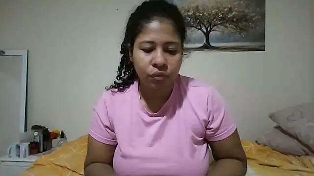 Snapshot of Ivon-09 chatting on 06/18/26, 12:10 Ivon-09 online show from 06/18/26, 12:10