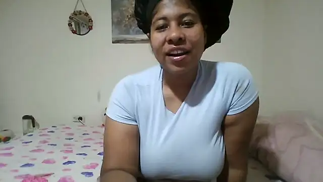Snapshot of Ivon-09 chatting on 05/25/26, 12:04 Ivon-09 online show from 05/25/26, 12:04