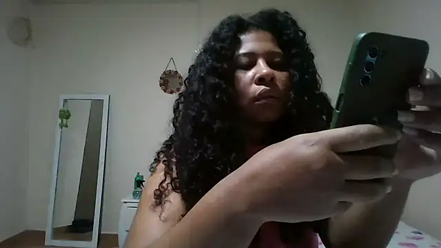 Snapshot of Ivon-09 chatting on 05/17/26, 11:54 Ivon-09 online show from 05/17/26, 11:54