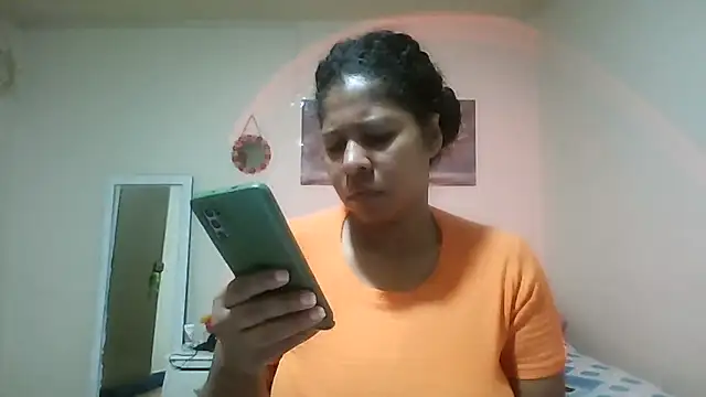 Snapshot of Ivon-09 chatting on 05/10/26, 01:04 Ivon-09 online show from 05/10/26, 01:04