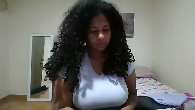 Snapshot of Ivon-09 chatting on 05/13/26, 11:39 Ivon-09 online show from 05/13/26, 11:39