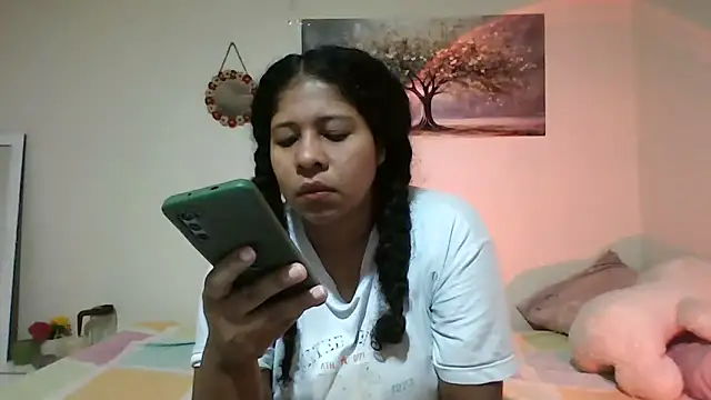 Snapshot of Ivon-09 chatting on 05/29/26, 12:11 Ivon-09 online show from 05/29/26, 12:11
