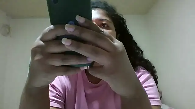 Snapshot of Ivon-09 chatting on 05/15/26, 12:14 Ivon-09 online show from 05/15/26, 12:14