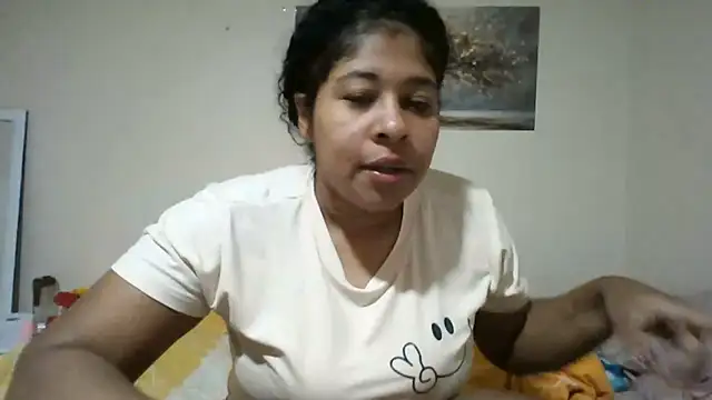 Snapshot of Ivon-09 chatting on 06/14/26, 12:28 Ivon-09 online show from 06/14/26, 12:28