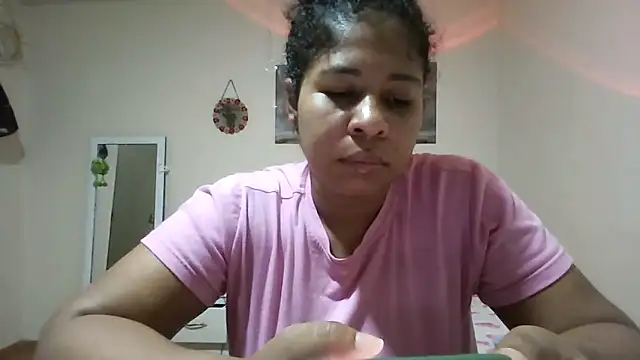 Snapshot of Ivon-09 chatting on 05/19/26, 12:12 Ivon-09 online show from 05/19/26, 12:12