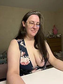 Snapshot of hungry1bunny chatting on 07/03/26, 06:47 hungry1bunny online show from 07/03/26, 06:47
