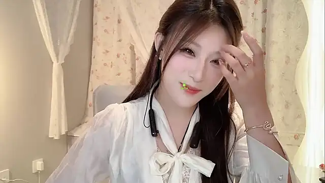 Snapshot of zhuzhu-520- chatting on 06/05/26, 03:07 zhuzhu-520- online show from 06/05/26, 03:07