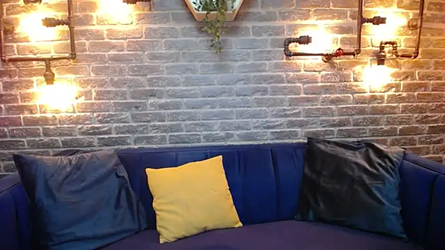 LisaCaprice online show from 11/04/25, 01:15