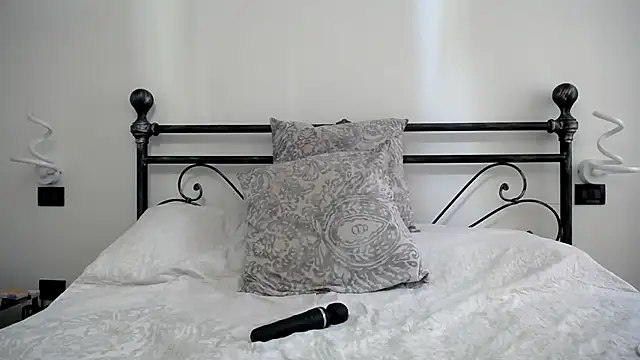 ladycleopatra online show from 10/16/25, 08:00