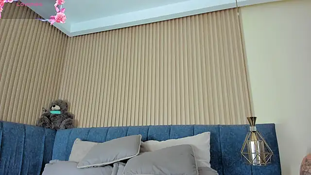 kathecute   online show from 05/17/26, 01:49