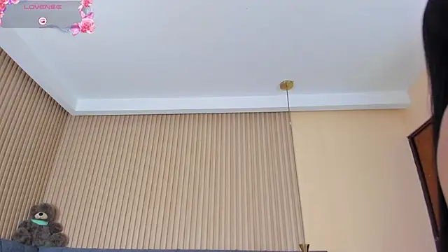 Snapshot of kathecute__ chatting on 12/19/25, 01:42 kathecute online show from 12/19/25, 01:42