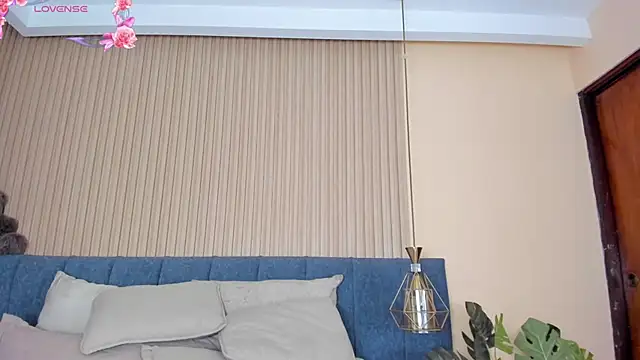 Snapshot of kathecute__ chatting on 02/19/26, 01:46 kathecute online show from 02/19/26, 01:46