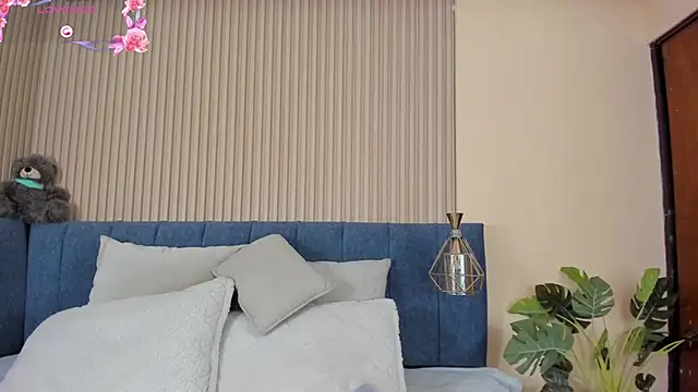 Snapshot of kathecute__ chatting on 11/26/25, 01:38 kathecute online show from 11/26/25, 01:38