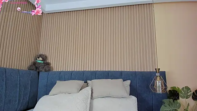 Snapshot of kathecute__ chatting on 11/20/25, 01:39 kathecute online show from 11/20/25, 01:39