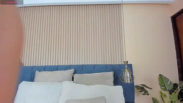 Snapshot of kathecute__ chatting on 10/25/25, 01:38 kathecute online show from 10/25/25, 01:38