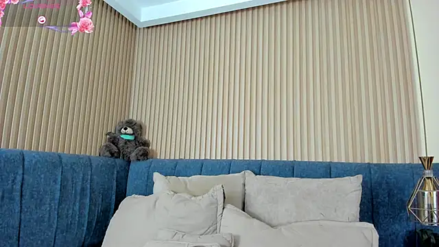 kathecute   online show from 04/15/26, 01:44