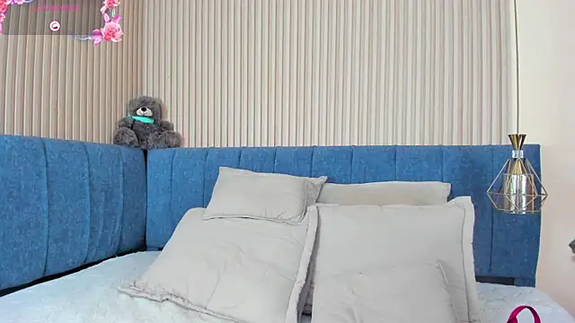 Snapshot of kathecute__ chatting on 11/12/25, 01:32 kathecute online show from 11/12/25, 01:32