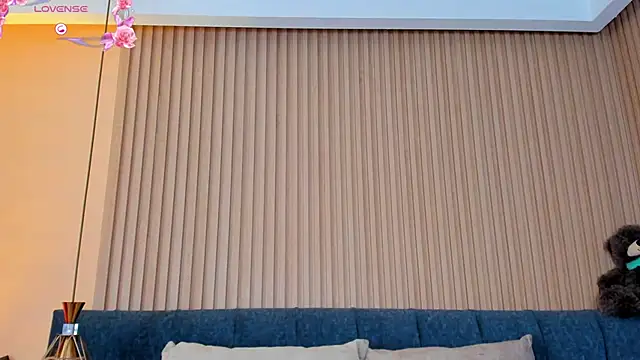 Snapshot of kathecute__ chatting on 10/29/25, 01:37 kathecute online show from 10/29/25, 01:37