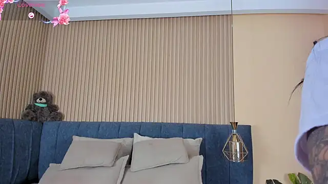 Snapshot of kathecute__ chatting on 12/21/25, 01:41 kathecute online show from 12/21/25, 01:41