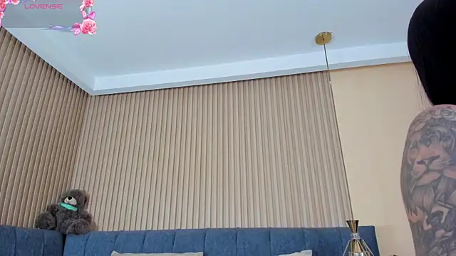 Snapshot of kathecute__ chatting on 10/26/25, 01:39 kathecute online show from 10/26/25, 01:39