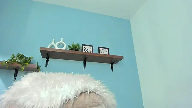 Snapshot of annawelk_ chatting on 10/06/25, 12:50 annawelk online show from 10/06/25, 12:50
