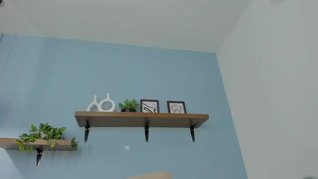 Snapshot of annawelk_ chatting on 09/17/25, 12:29 annawelk online show from 09/17/25, 12:29