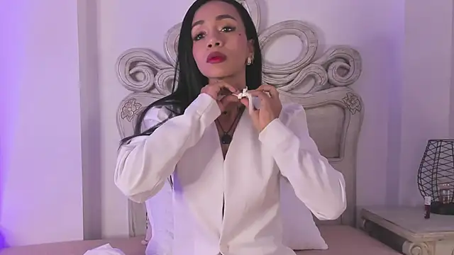 SamanthaFerrer   online show from 12/04/25, 07:57