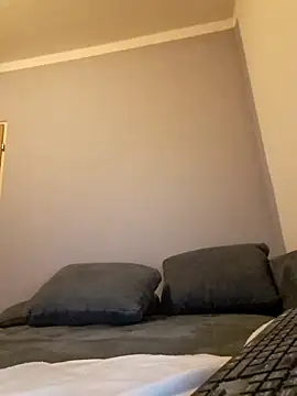 Henner33 online show from 01/04/25, 07:34