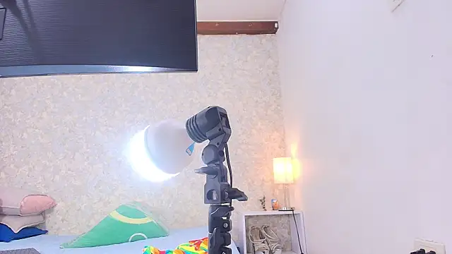 nicol f online show from 10/31/25, 07:21