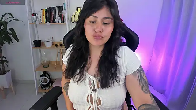 GretaX-X online show from 11/18/25, 10:40