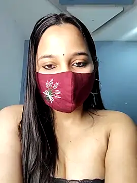 Snapshot of Varnika_aarora chatting on 02/22/25, 04:07 Varnika aarora online show from 02/22/25, 04:07