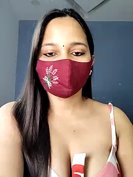 Snapshot of Varnika_aarora chatting on 02/25/25, 11:10 Varnika aarora online show from 02/25/25, 11:10