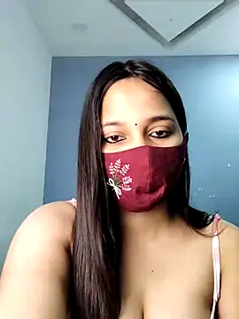 Snapshot of Varnika_aarora chatting on 02/25/25, 05:08 Varnika aarora online show from 02/25/25, 05:08