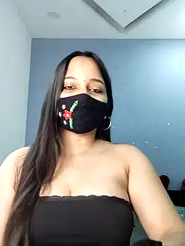Snapshot of Varnika_aarora chatting on 03/08/25, 08:33 Varnika aarora online show from 03/08/25, 08:33