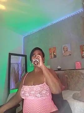 nahiarapalmer19 online show from 11/30/25, 04:19