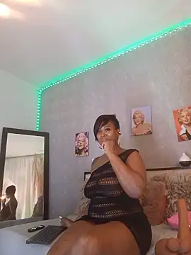 nahiarapalmer19 online show from 10/26/25, 04:40