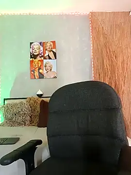 nahiarapalmer19 online show from 04/29/26, 03:38