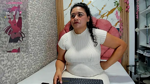 Snapshot of valeria_rivera1 chatting on 05/26/26, 12:14 valeria rivera1 online show from 05/26/26, 12:14